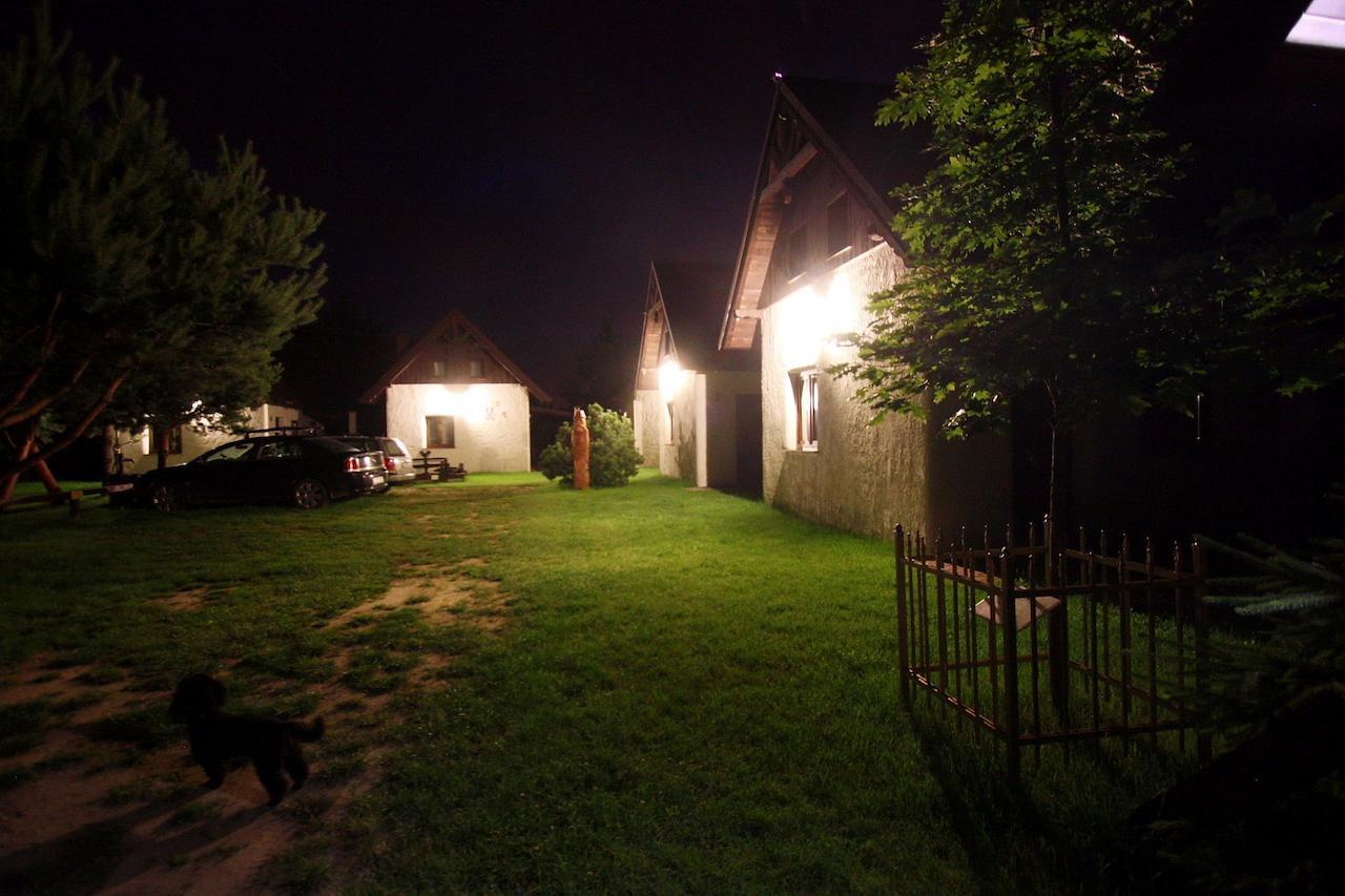 Jastrzębia Góra Osada Pod Czerwonym Debem - Czarny Mlynヴィラ エクステリア 写真